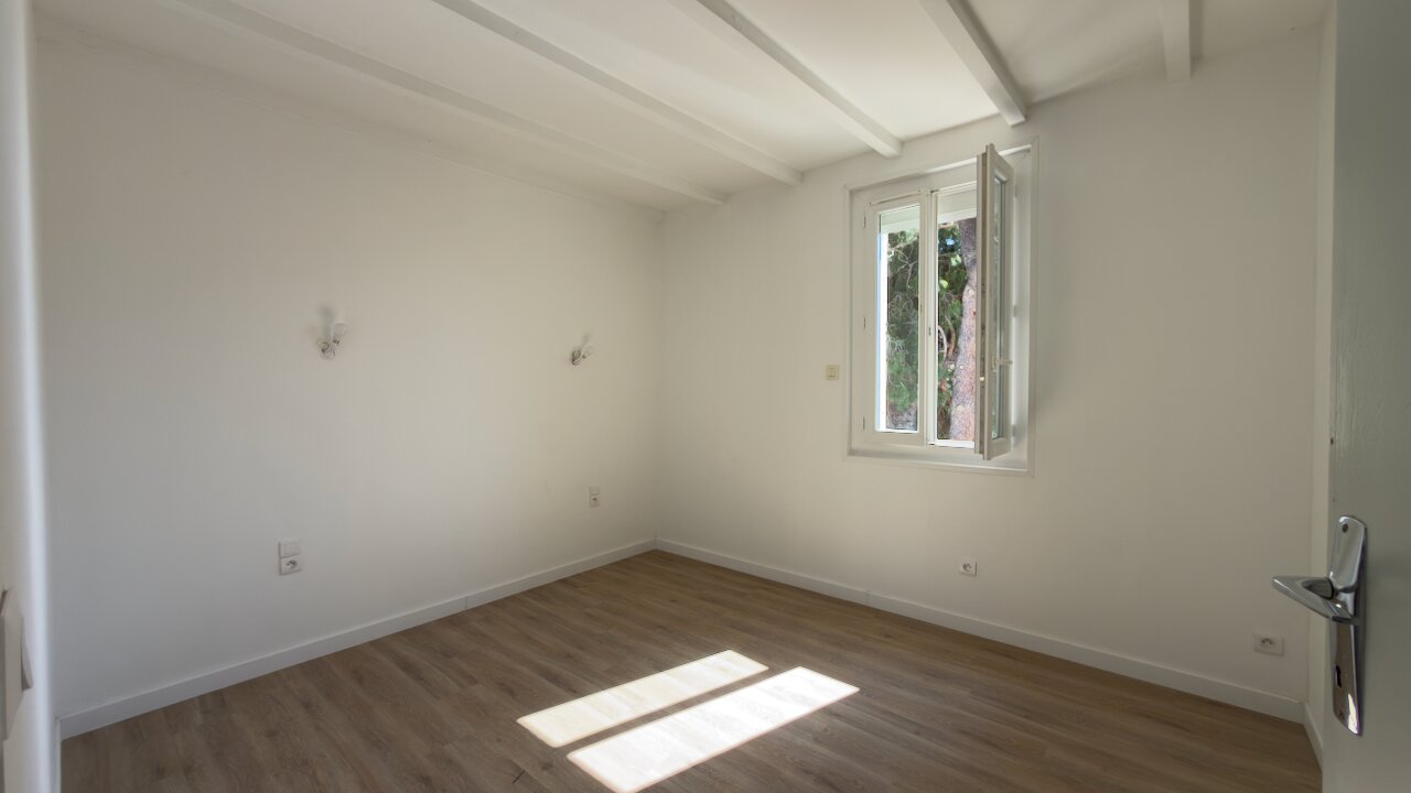 Chambre – T3 rénové Alénya